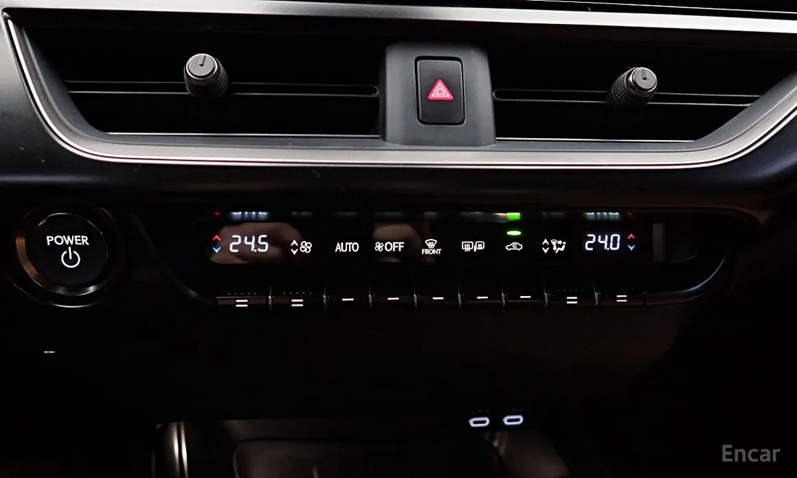 Фото 13 - Lexus UX