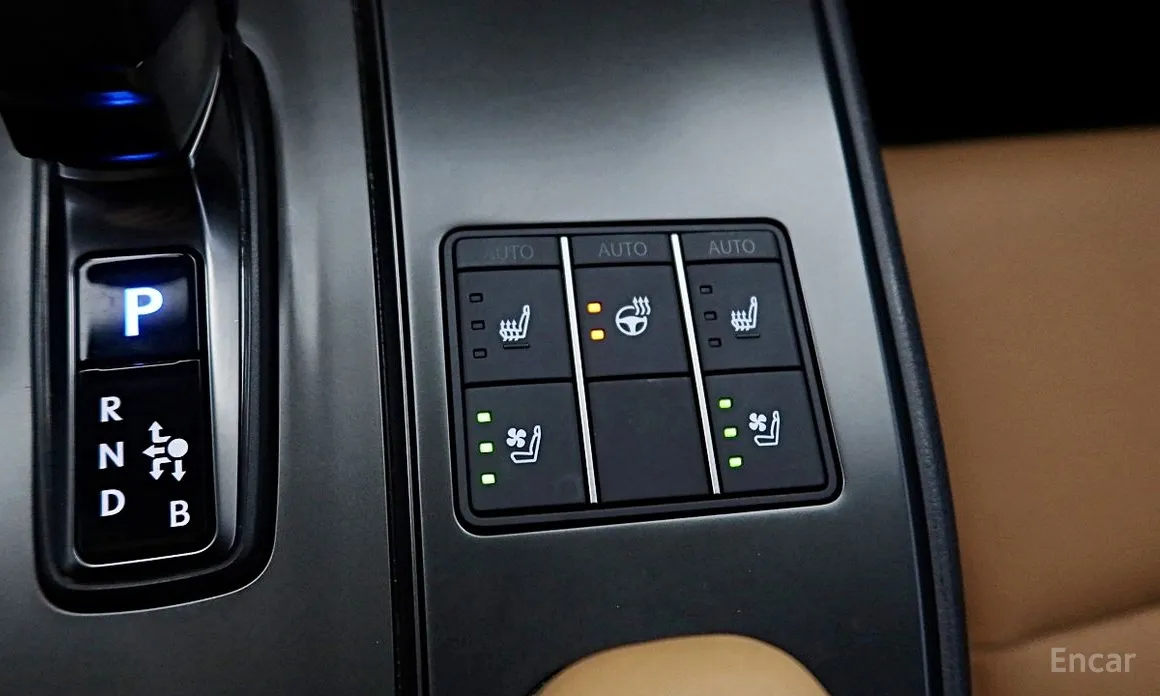 Фото 15 - Lexus UX