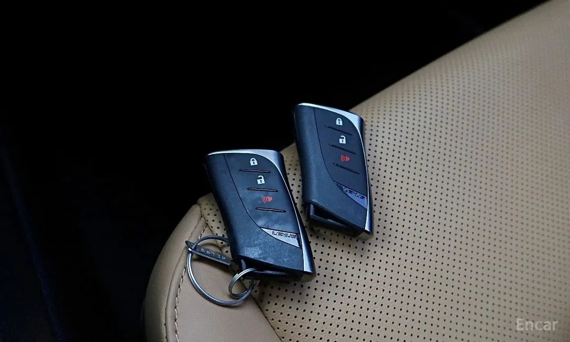 Фото 20 - Lexus UX