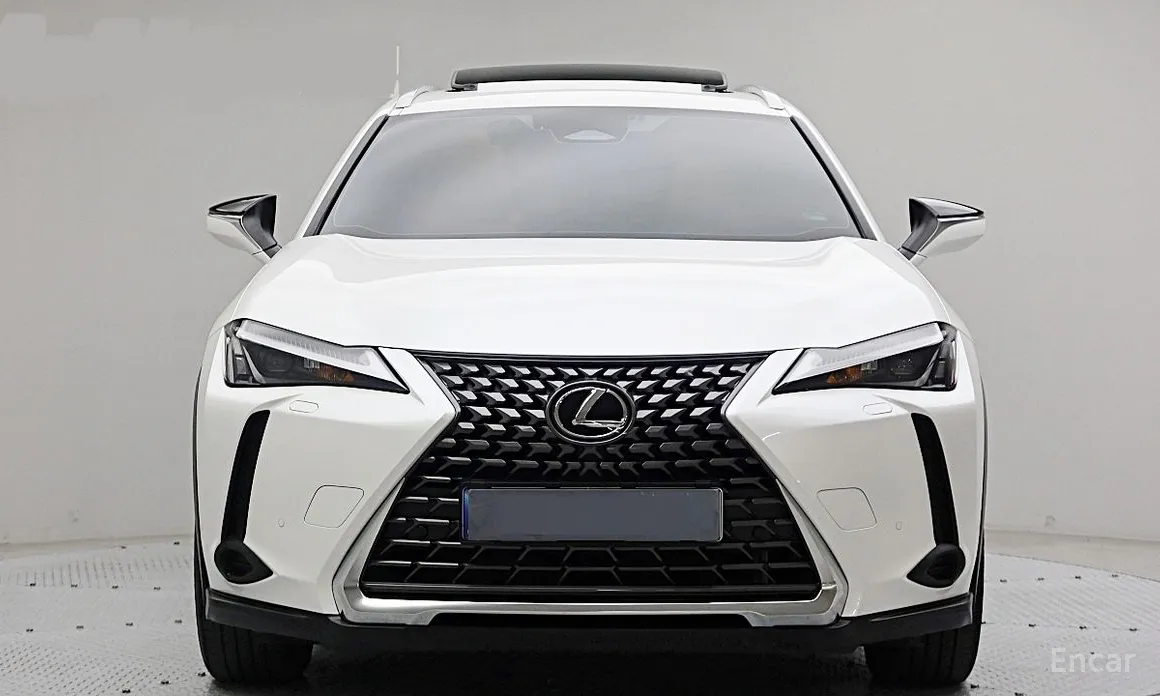Фото 3 - Lexus UX