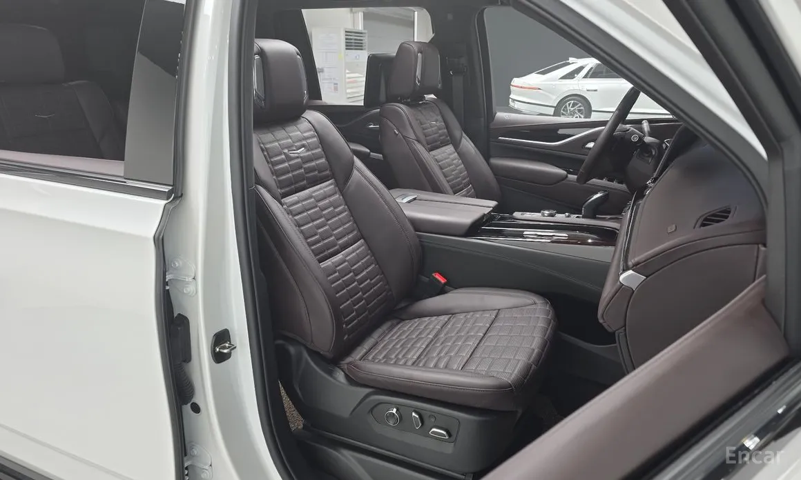 Фото 10 - Cadillac Escalade