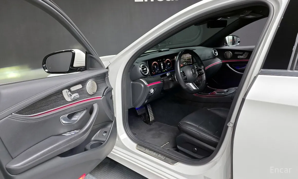 Фото 10 - Mercedes-Benz E-Class