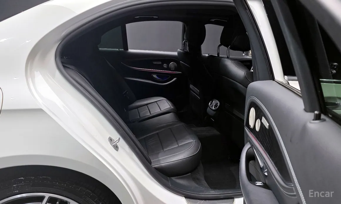 Фото 12 - Mercedes-Benz E-Class