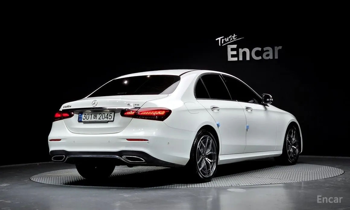 Фото 2 - Mercedes-Benz E-Class