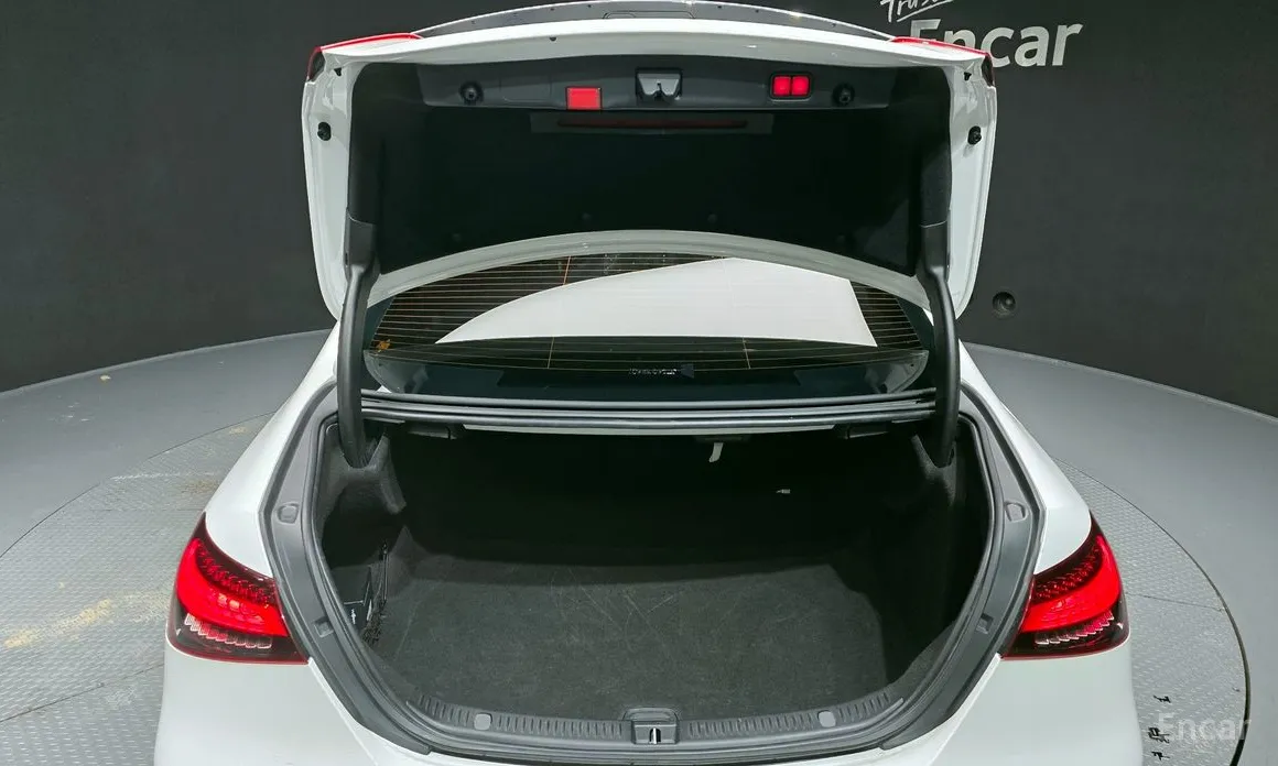 Фото 20 - Mercedes-Benz E-Class