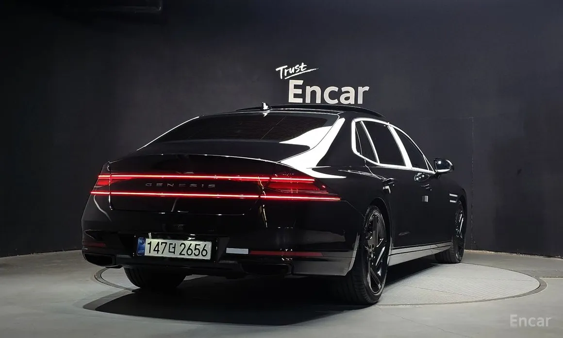 Фото 2 - Genesis G90