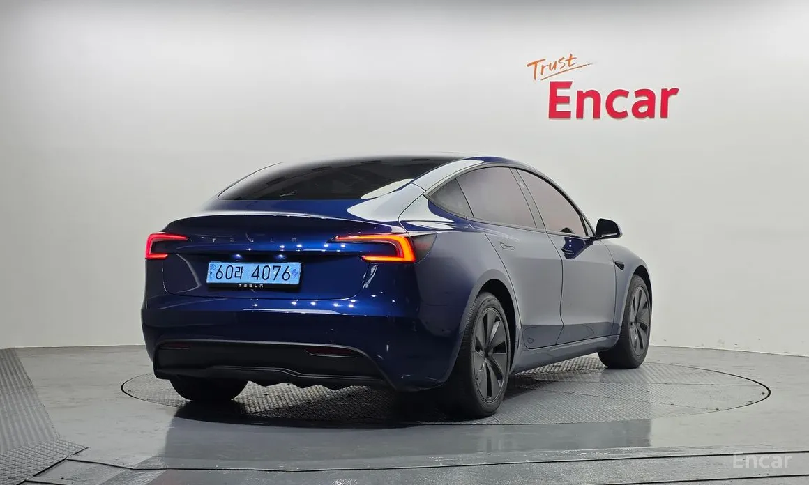 Фото 2 - Tesla Model 3