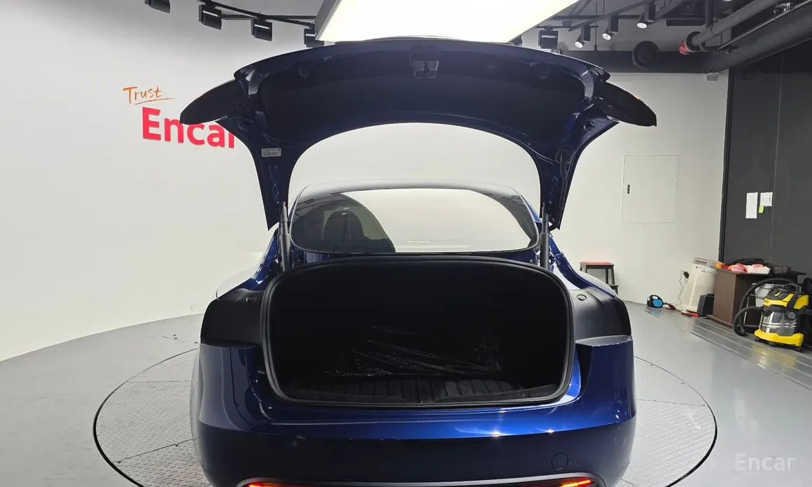 Фото 20 - Tesla Model 3