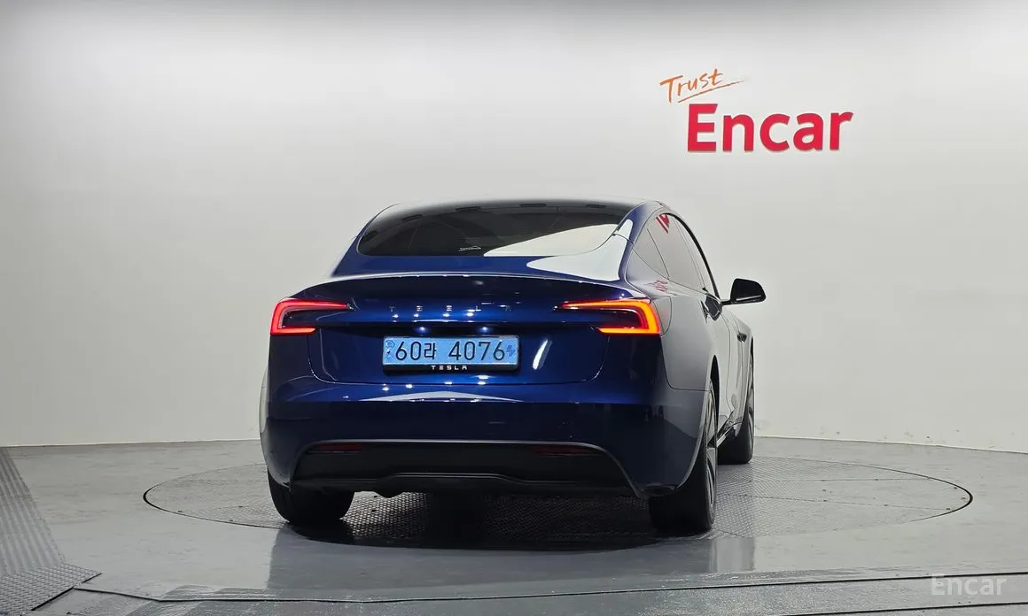 Фото 4 - Tesla Model 3