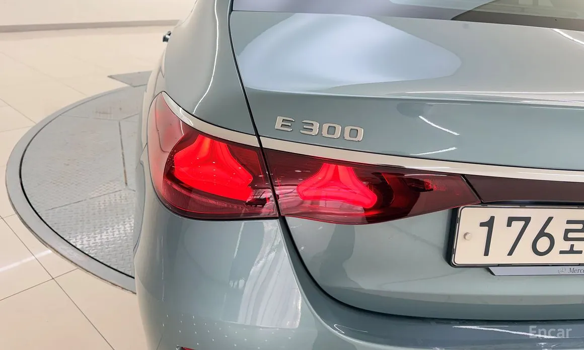 Фото 11 - Mercedes-Benz E-Class