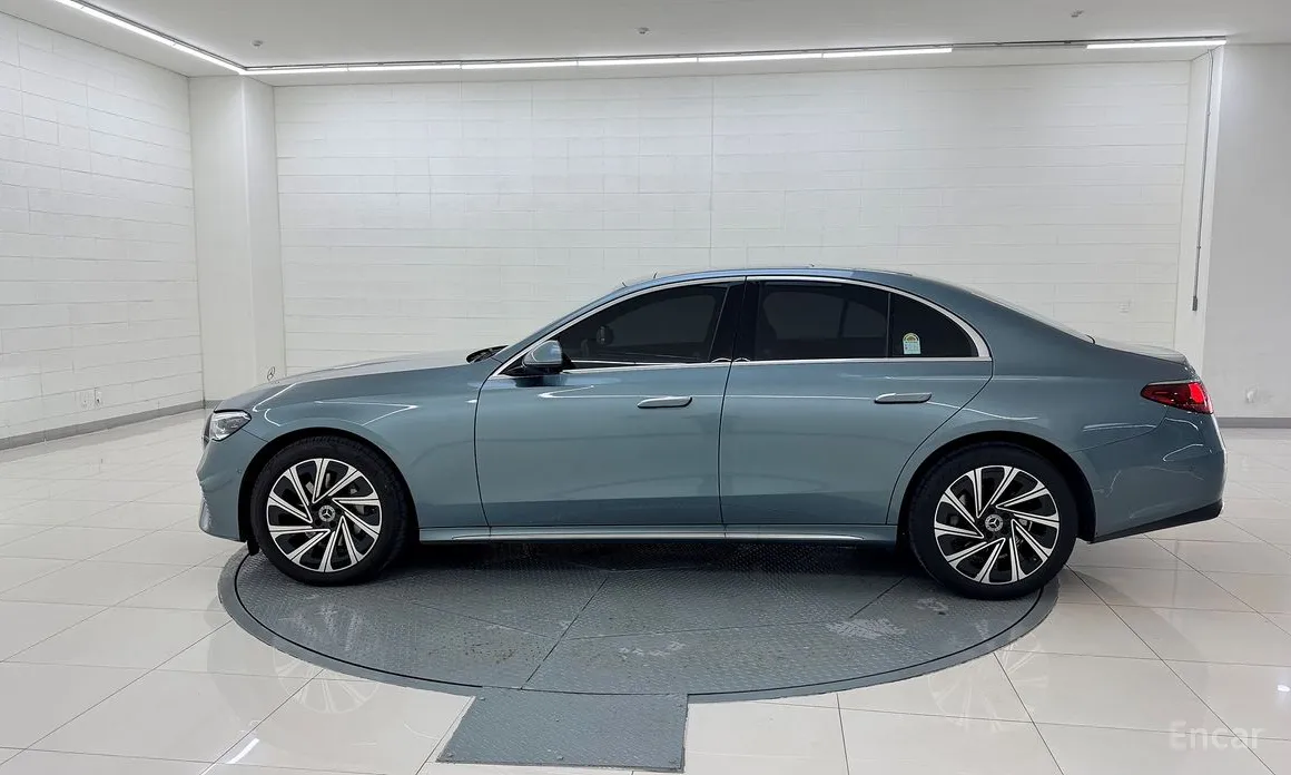 Фото 2 - Mercedes-Benz E-Class