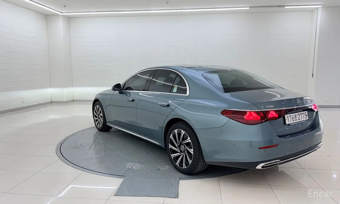 Фото 3 - Mercedes-Benz E-Class