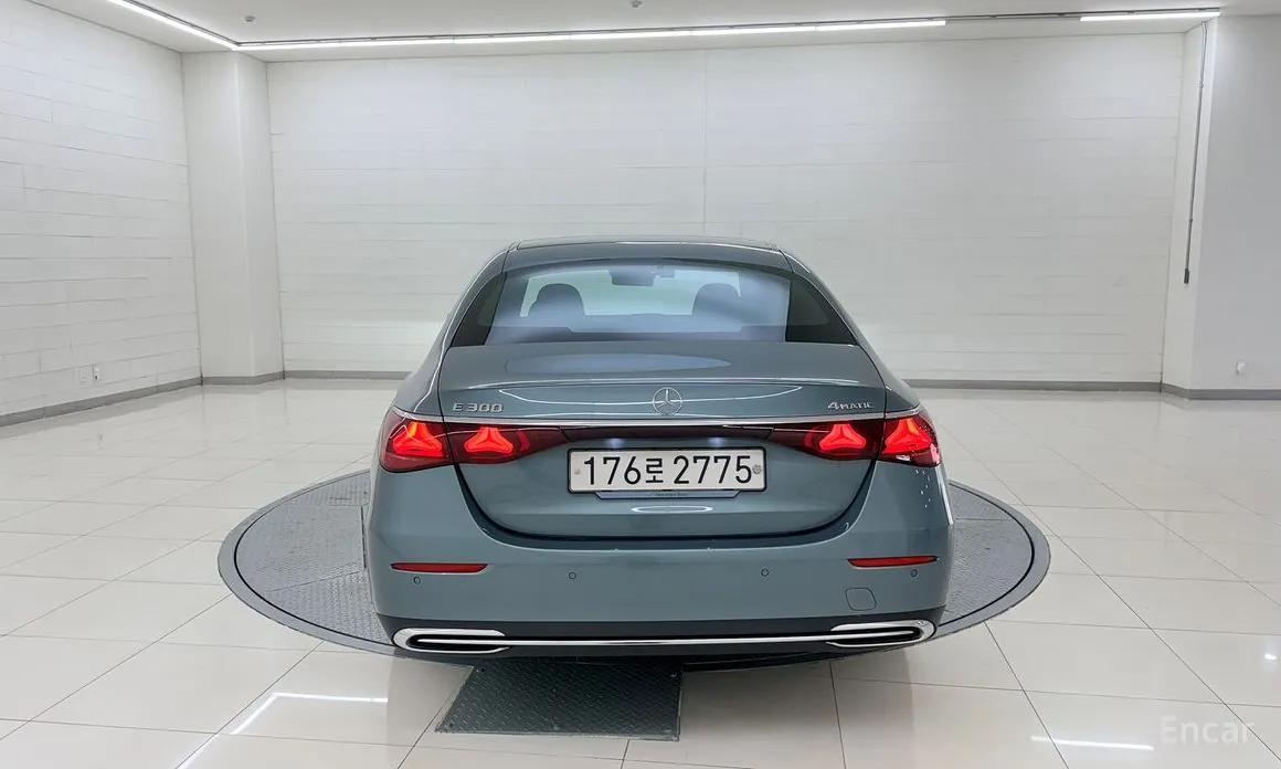 Фото 4 - Mercedes-Benz E-Class