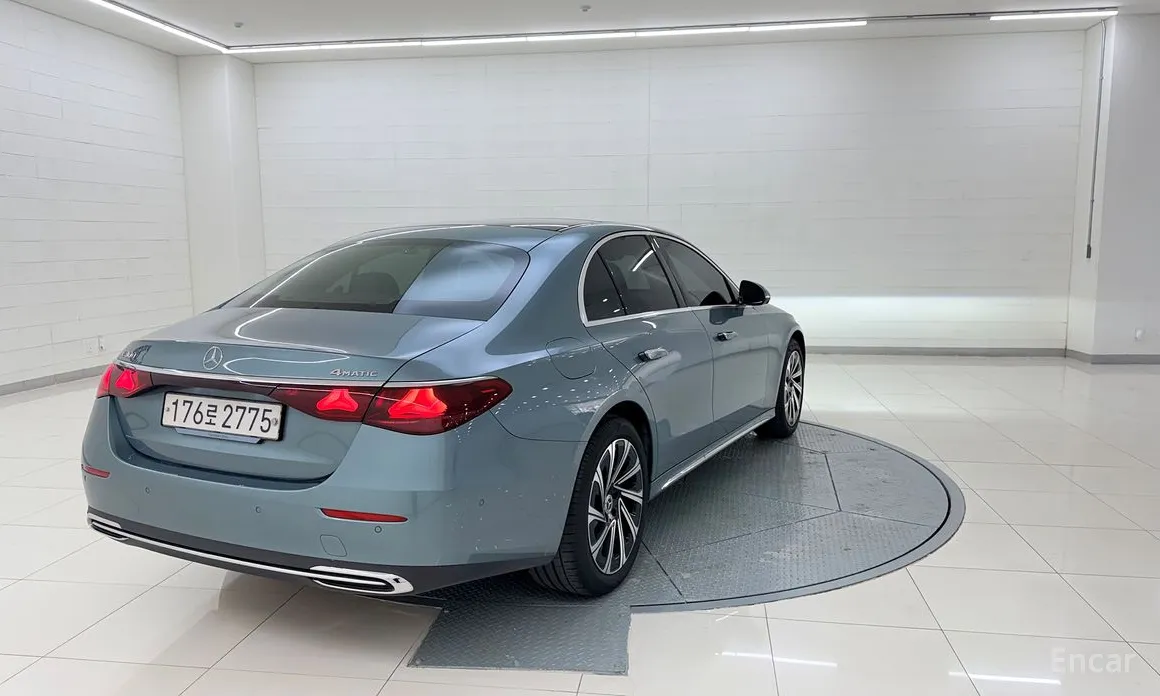 Фото 5 - Mercedes-Benz E-Class