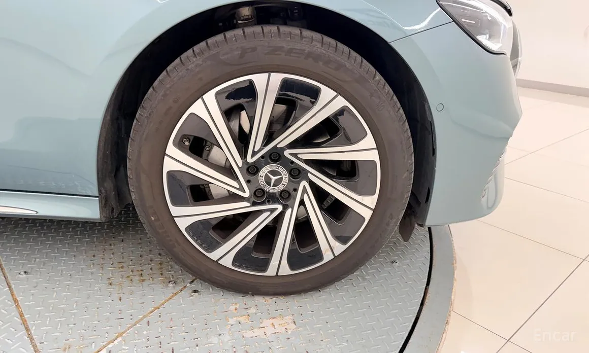 Фото 9 - Mercedes-Benz E-Class