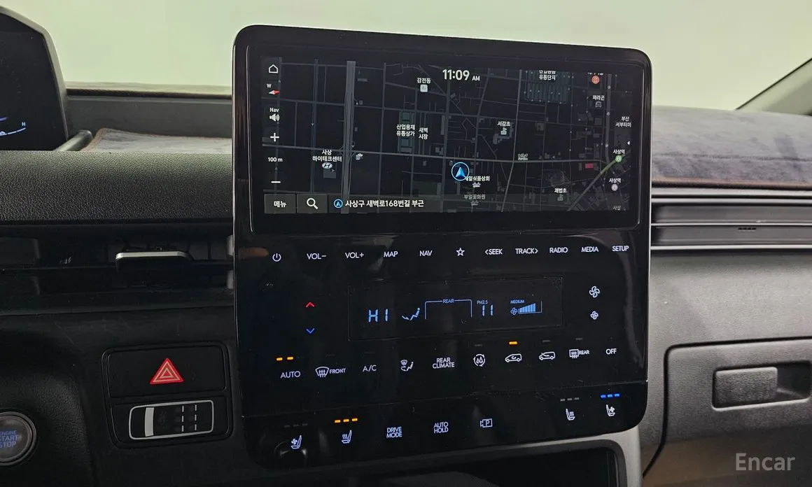 Photo 15 - Hyundai Staria