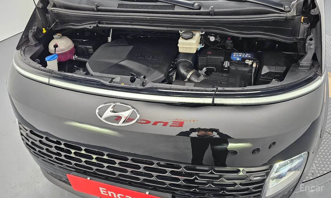 Photo 6 - Hyundai Staria