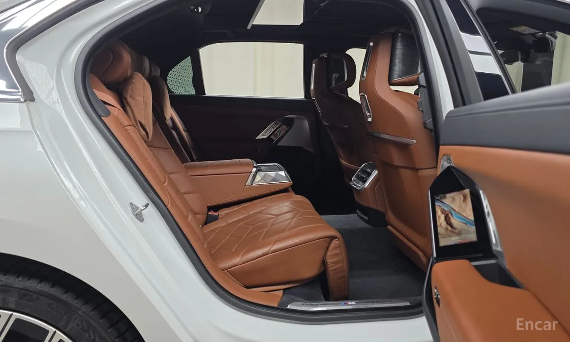 Фото 12 - BMW 7 Series