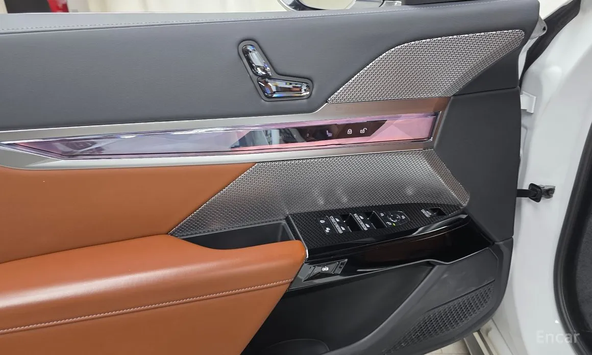 Фото 15 - BMW 7 Series