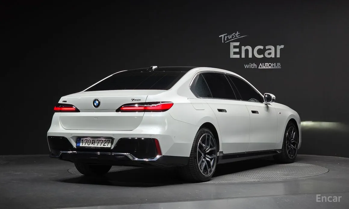 Фото 2 - BMW 7 Series