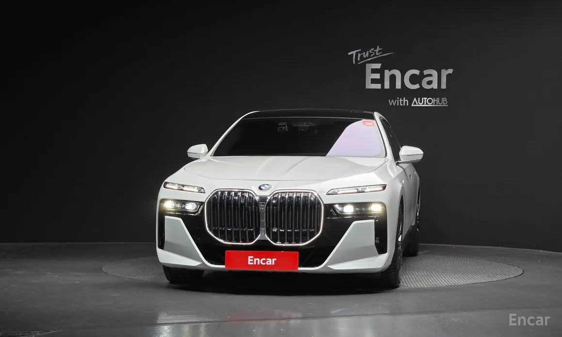 Фото 3 - BMW 7 Series