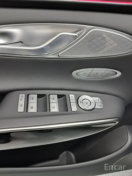 Фото 11 - Genesis GV70