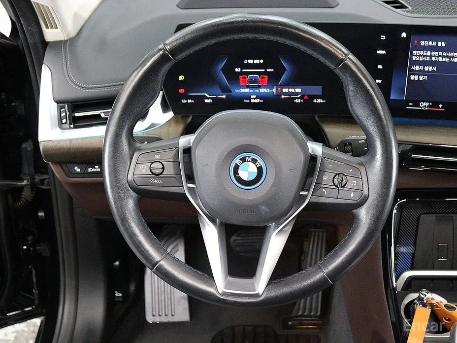 Фото 15 - BMW iX1