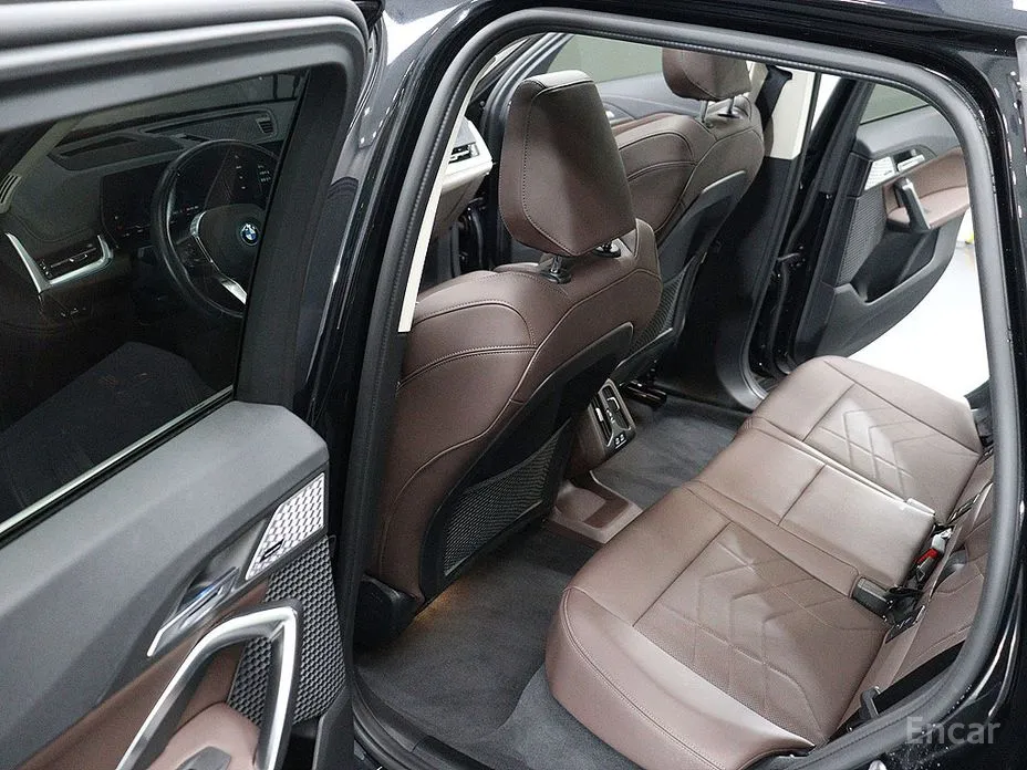 Фото 16 - BMW iX1