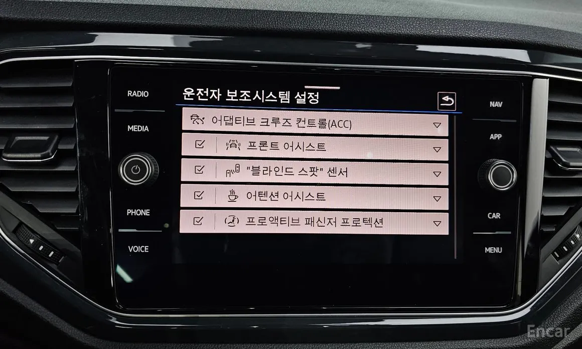 Фото 19 - Volkswagen T-Roc