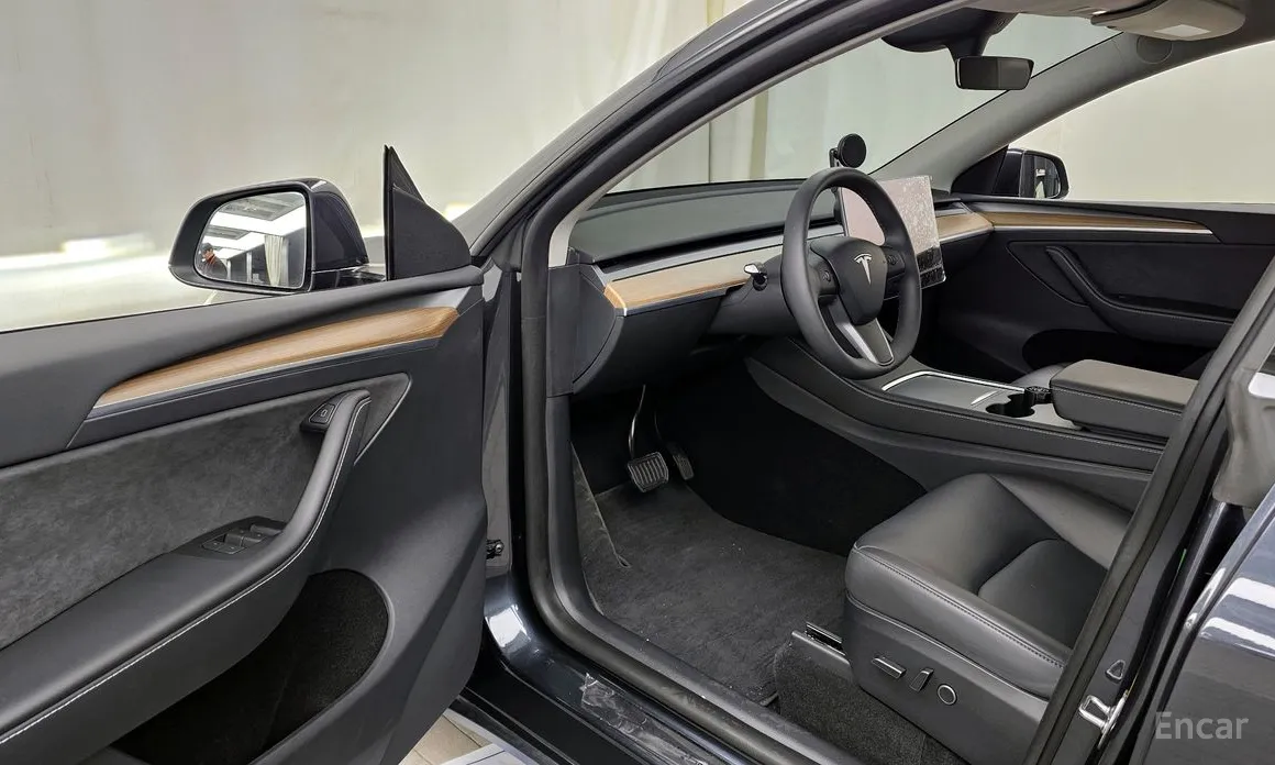 Фото 10 - Tesla Model Y