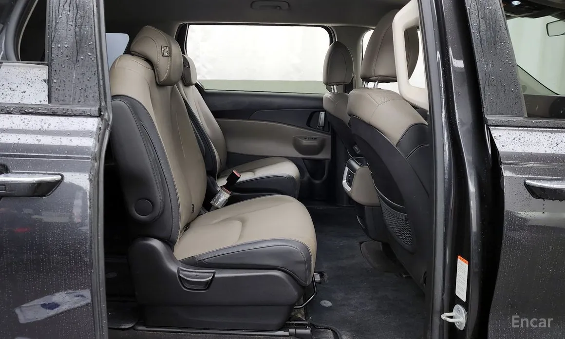 Фото 12 - Kia Carnival