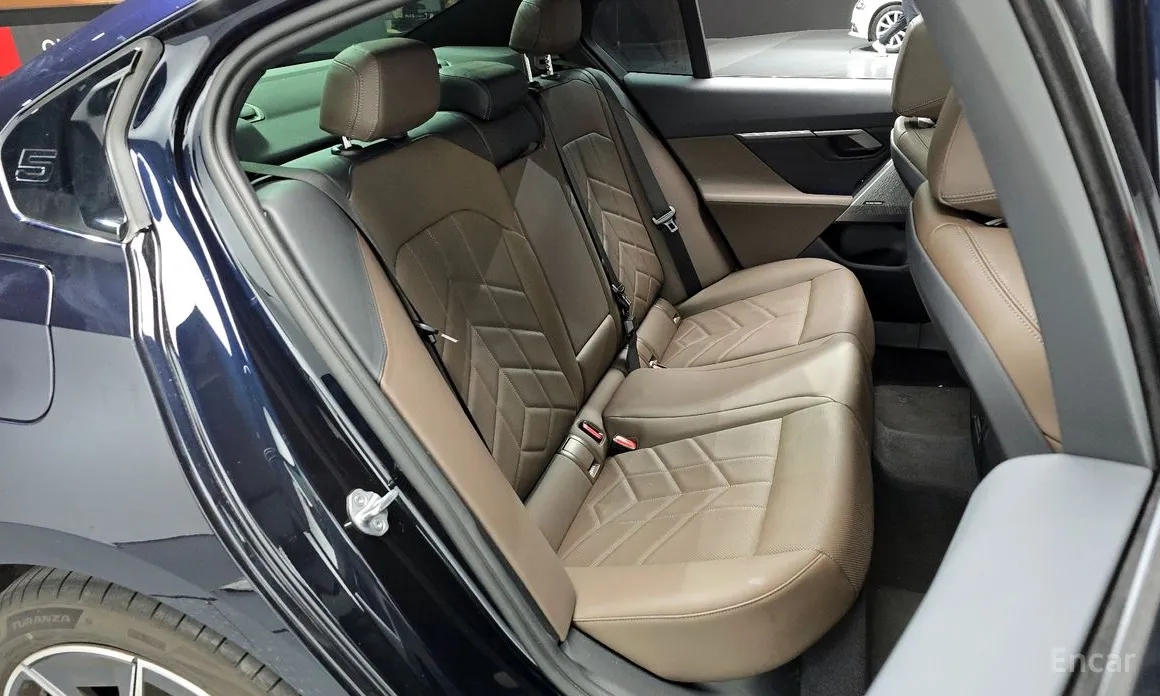 Фото 12 - BMW 5 Series