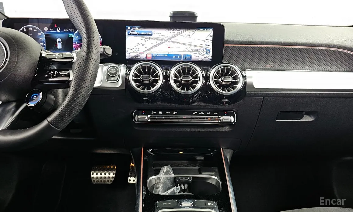 Фото 14 - Mercedes-Benz GLB-Class