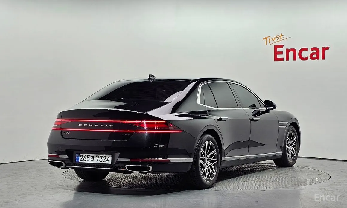 Фото 2 - Genesis G90