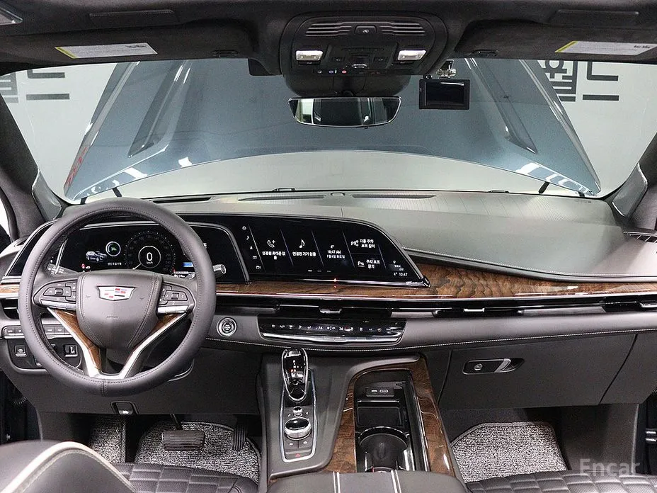 Фото 12 - Cadillac Escalade