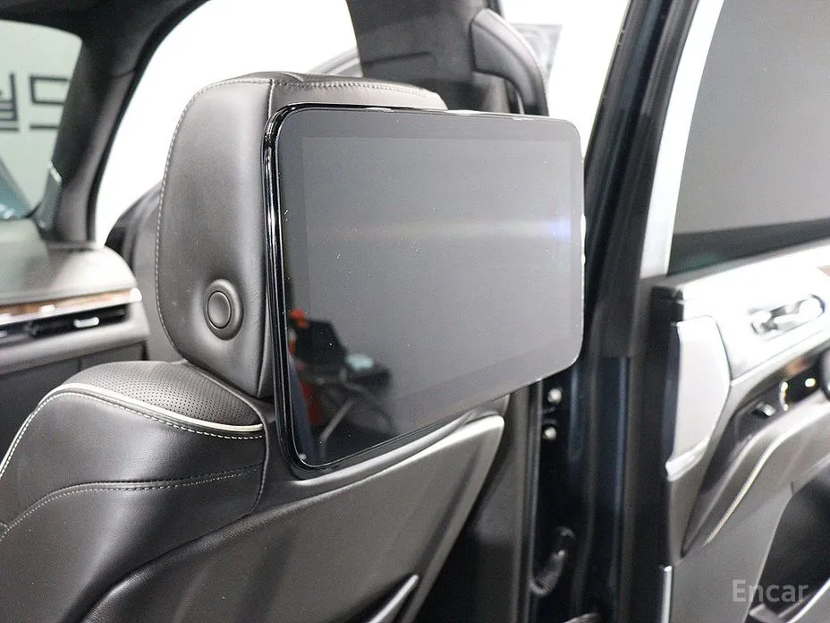 Фото 14 - Cadillac Escalade