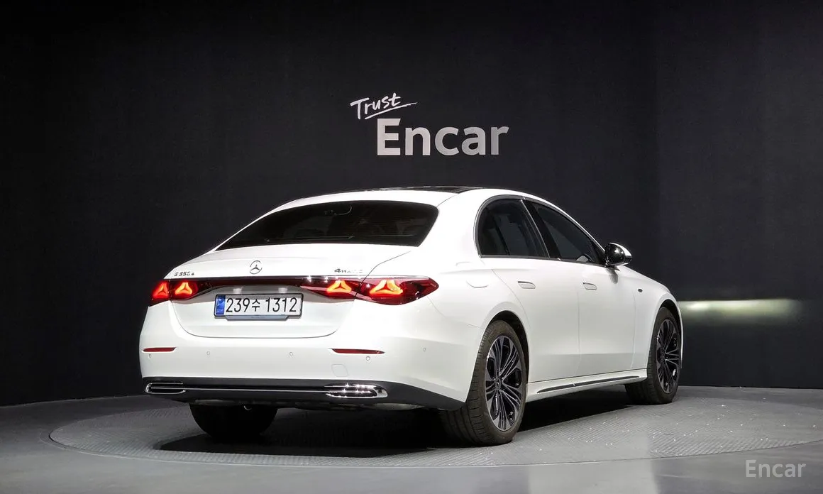 Фото 2 - Mercedes-Benz E-Class