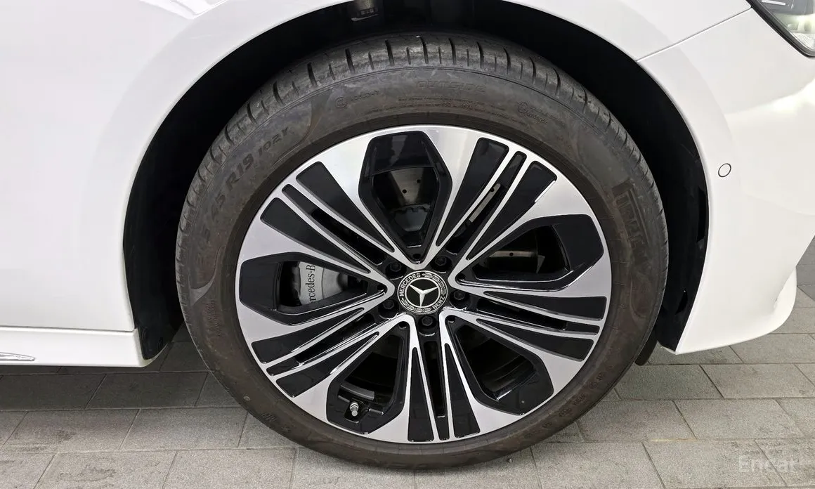 Фото 5 - Mercedes-Benz E-Class