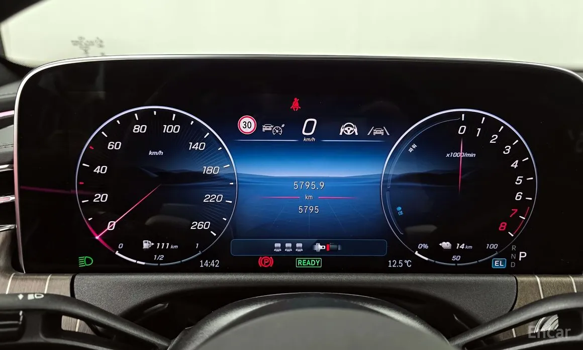 Фото 8 - Mercedes-Benz E-Class