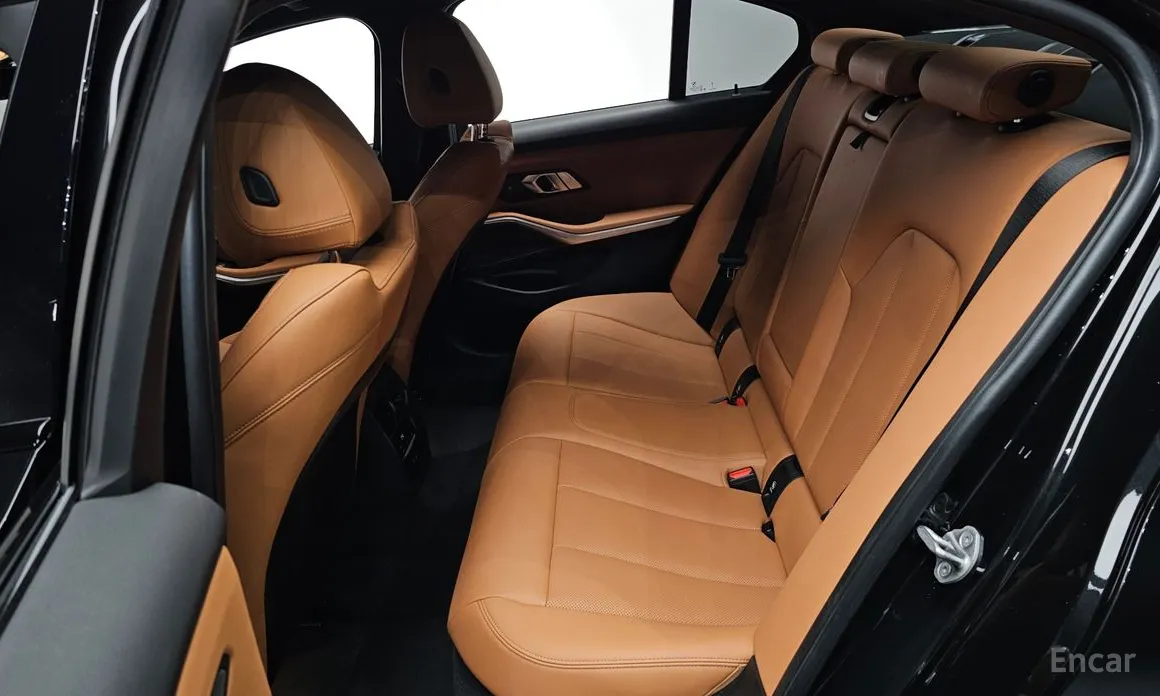 Photo 12 - BMW 3 Series