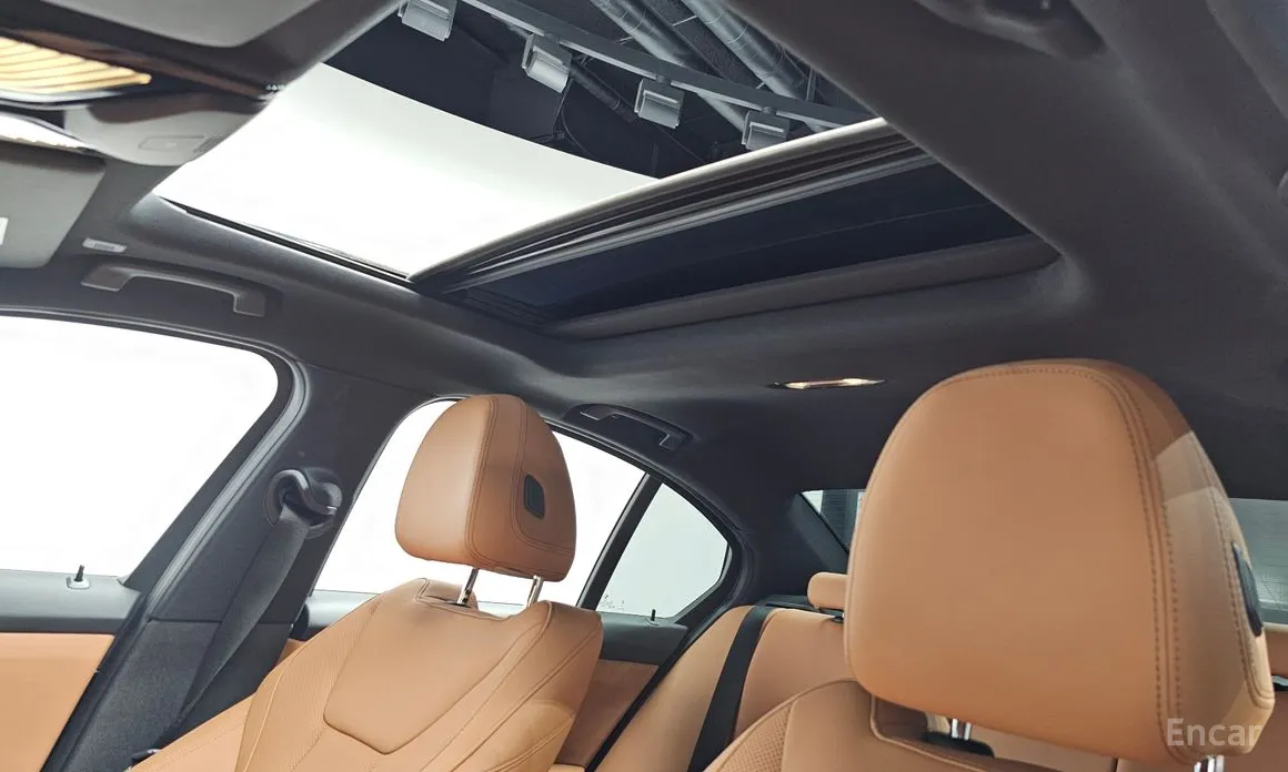 Photo 18 - BMW 3 Series