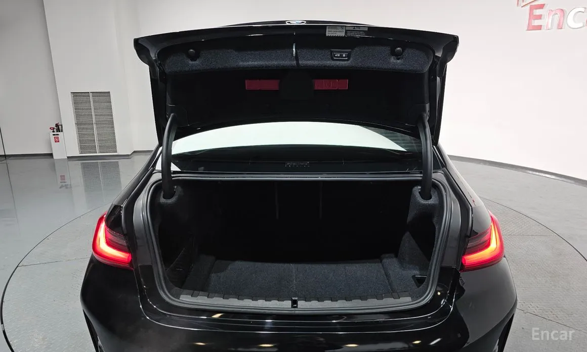 Photo 20 - BMW 3 Series