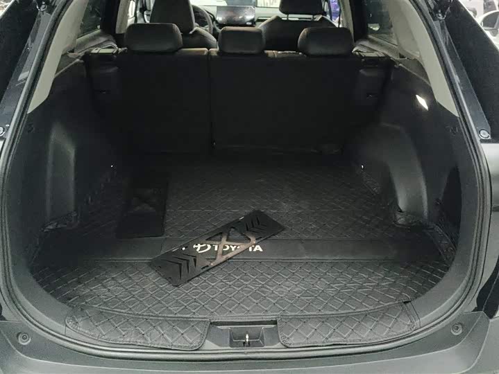 Фото 4 - Toyota RAV4