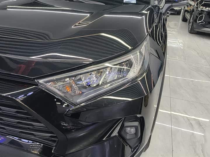 Фото 5 - Toyota RAV4