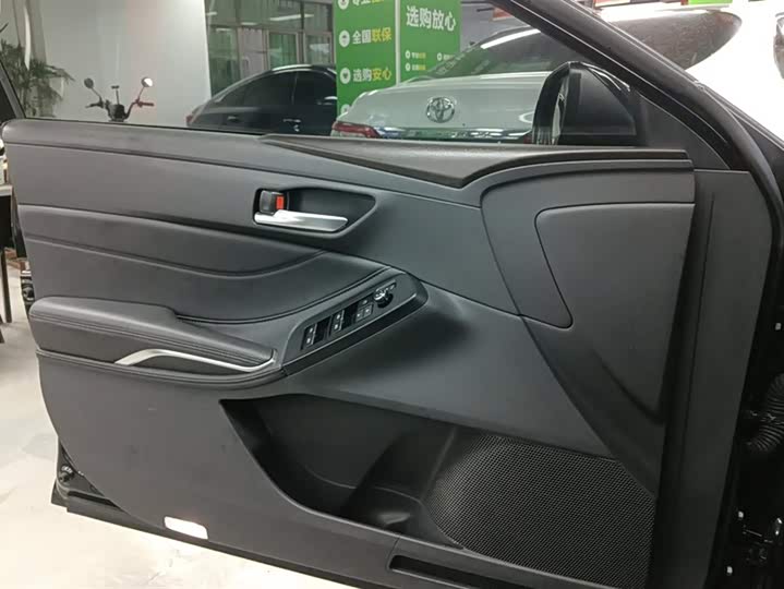 Фото 7 - Toyota Avalon