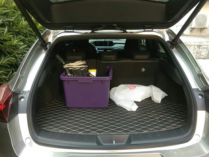 Фото 4 - Lexus UX