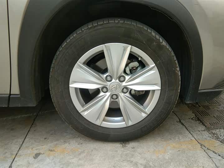 Фото 6 - Lexus UX