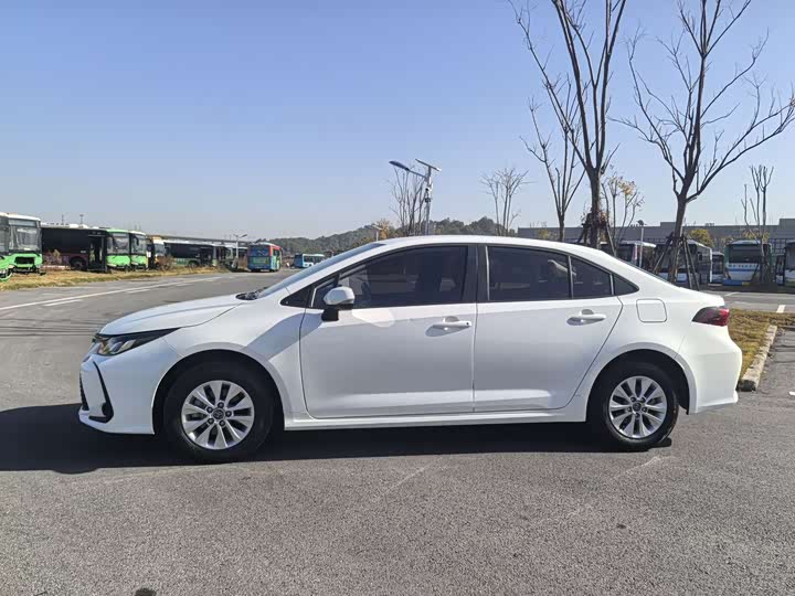 Фото 3 - Toyota Corolla