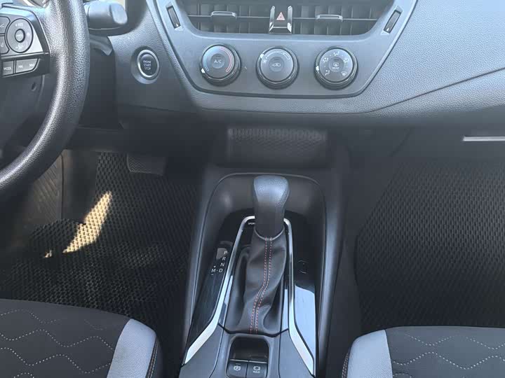 Фото 6 - Toyota Corolla