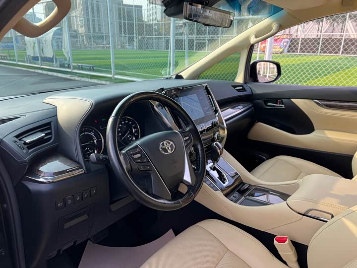 Фото 9 - Toyota Alphard